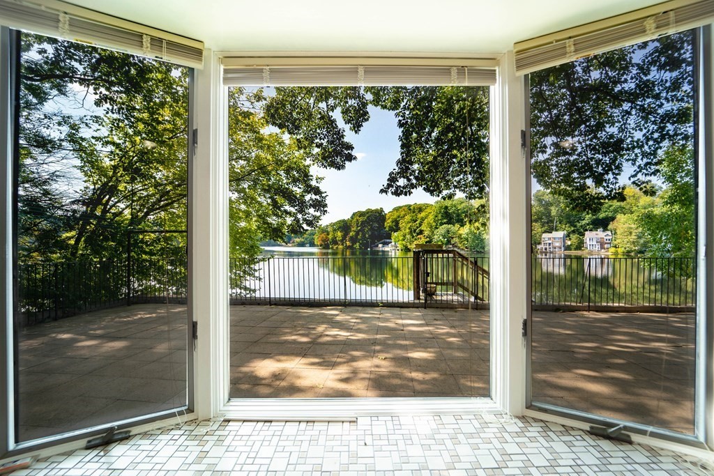 119 Dudley Rd, Wayland, Bay Window